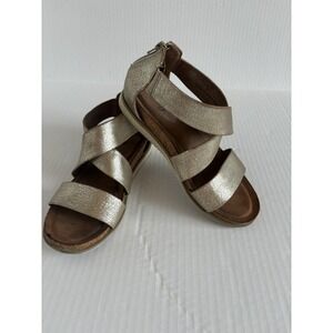 EuroSoft LANDRY Gold Size 11M Cushioned WEDGE Gladiator SANDALS  Zip Back Size 8